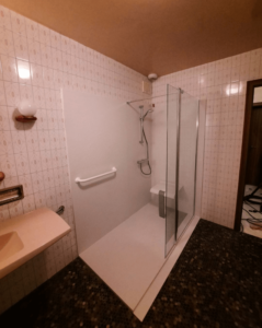 Remplacement d'une douche par une douche sécurisée à Roye.